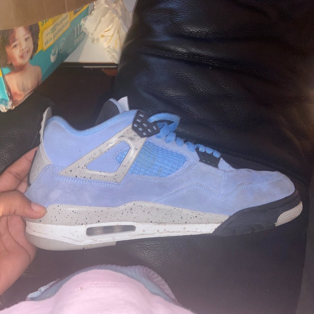 Men's Size 10 - Jordan 4 Retro Mid University Blue